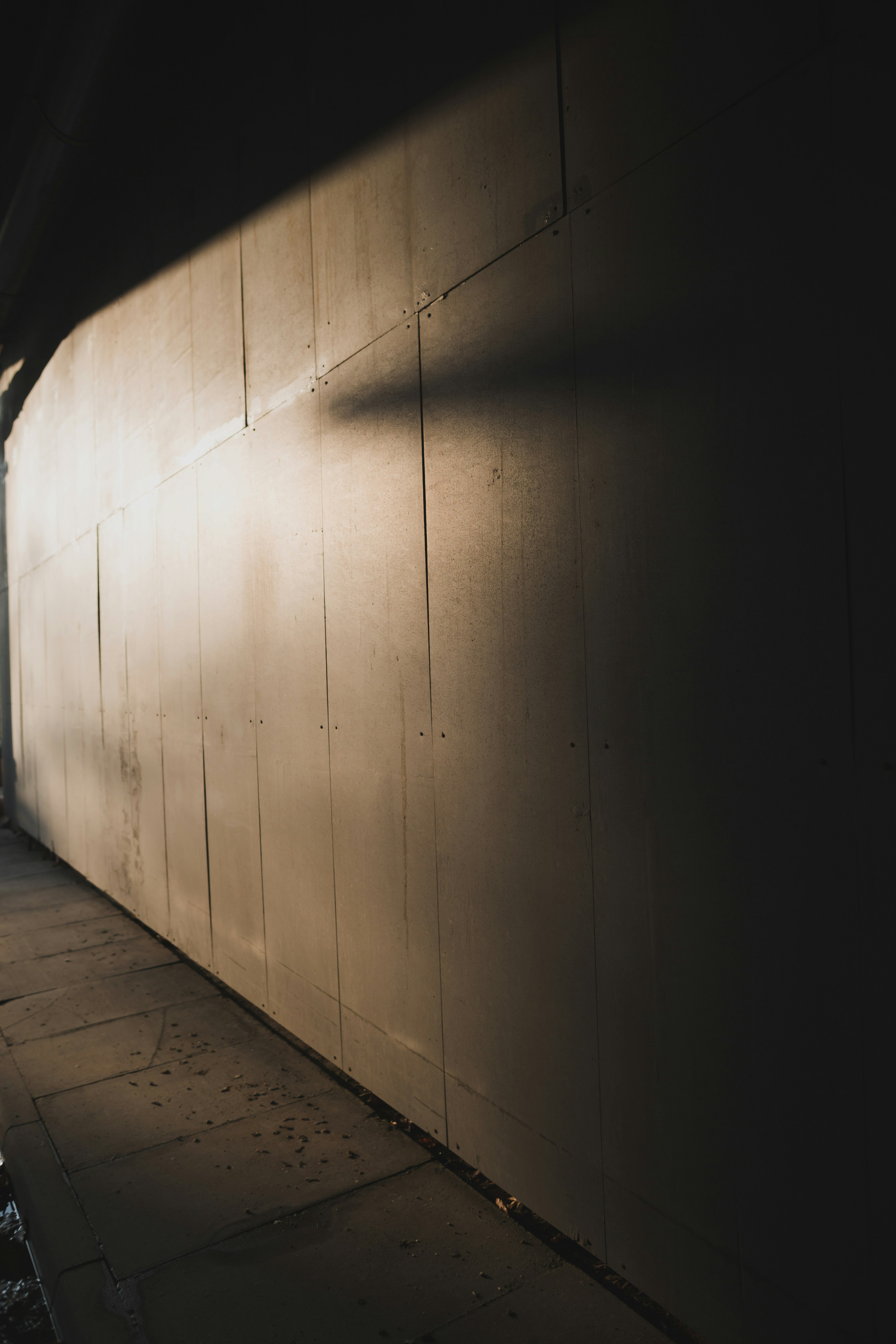 gray concrete wall during daytime